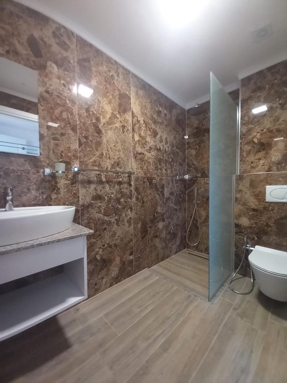 Hotel Ksamili エクステリア 写真