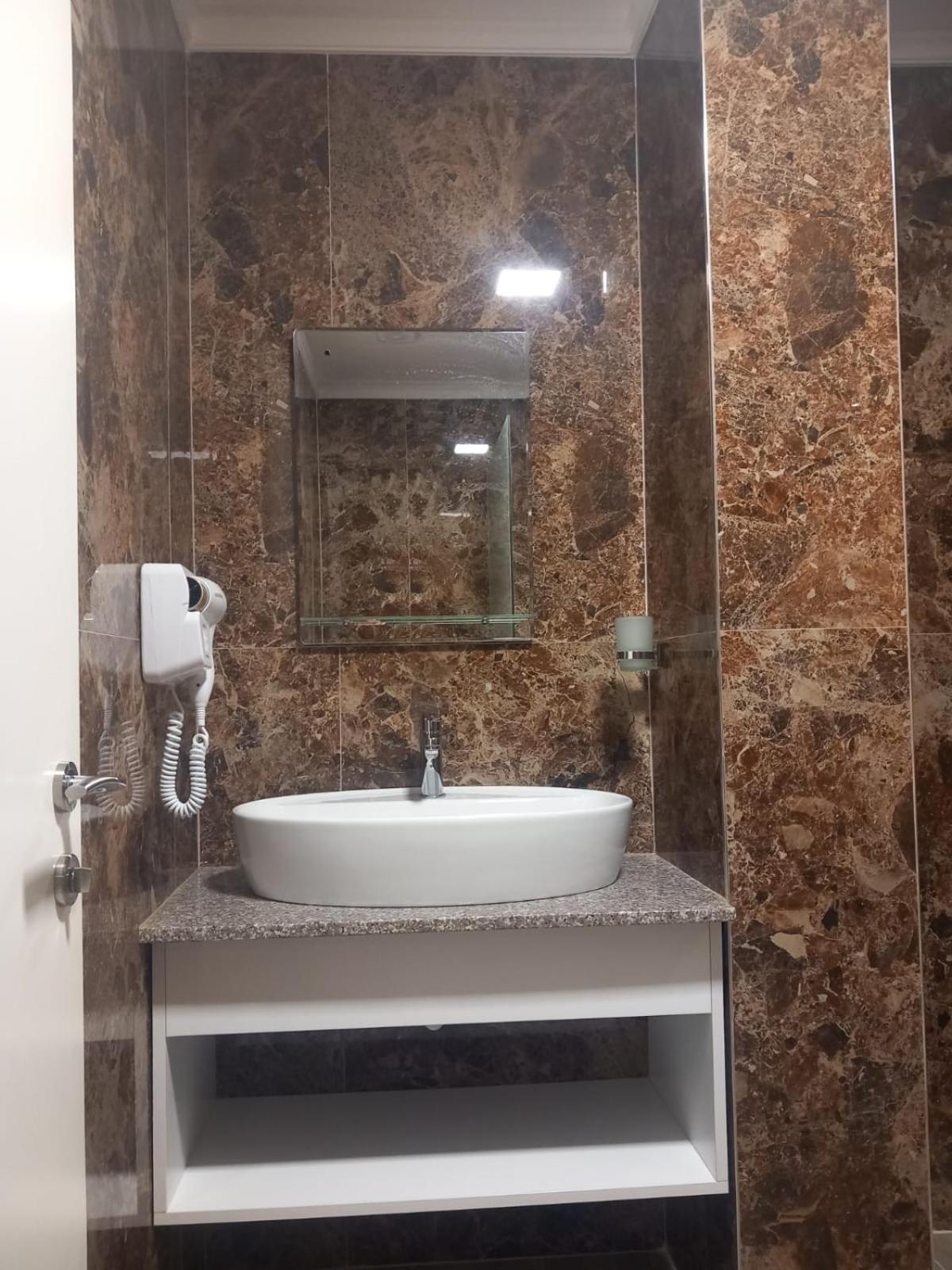 Hotel Ksamili エクステリア 写真